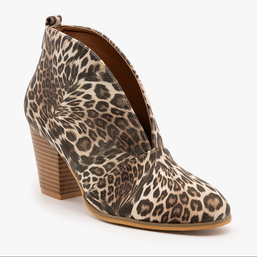BNWT 🐾 Cheetah Print Booties 🐾